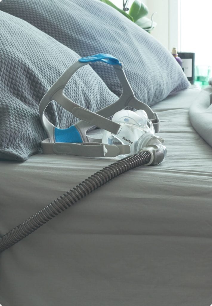 sleep-apnea-sleepapnea-cpap-mask-on-bed